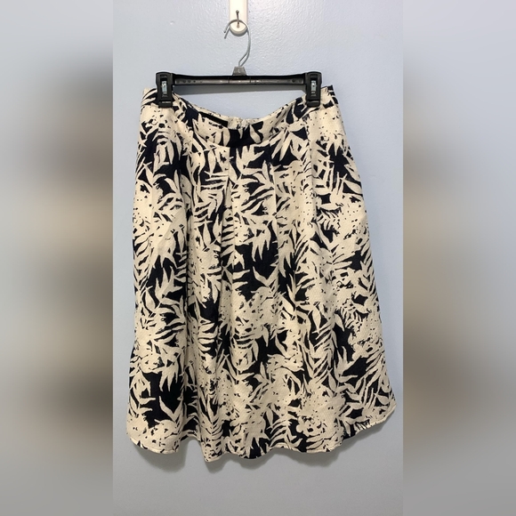 😎Talbot's linen and silk skirt - Picture 2 of 3